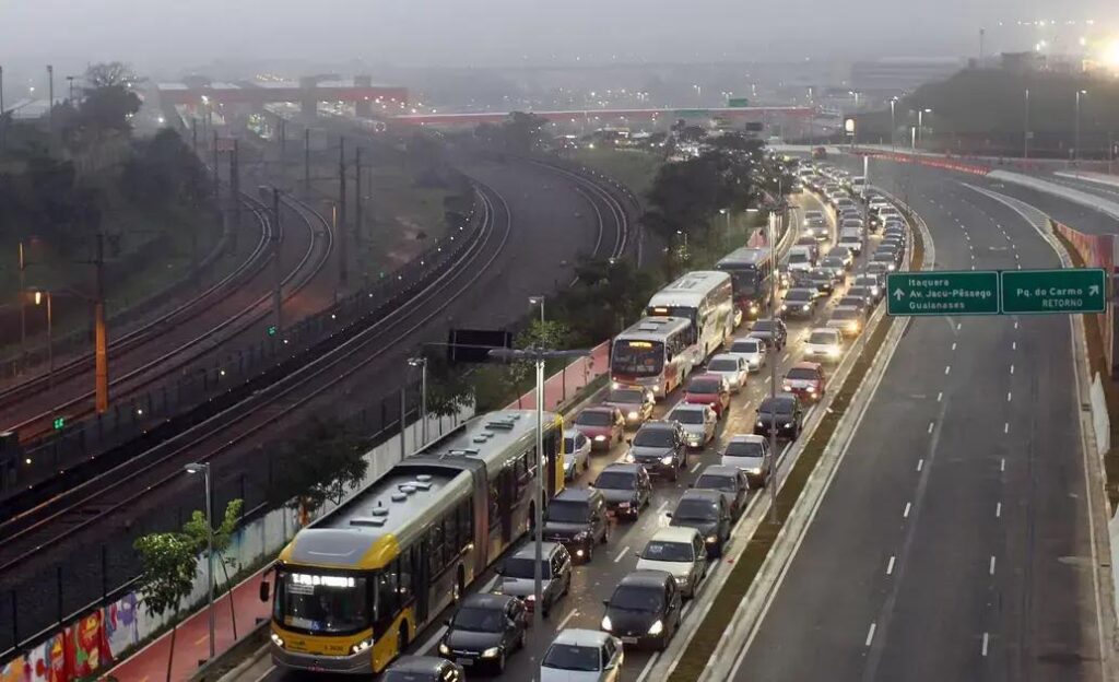 Início do licenciamento de veículos em São Paulo: calendário e dicas