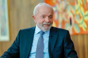 Lula sanciona crédito consignado para trabalhadores CLT e motoristas de app